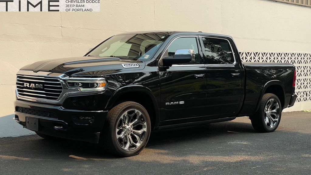 Diamond Black Crystal Pearlcoat 2022 RAM 1500 Pickup Truck Four-Wheel Drive 8-Speed Automatic