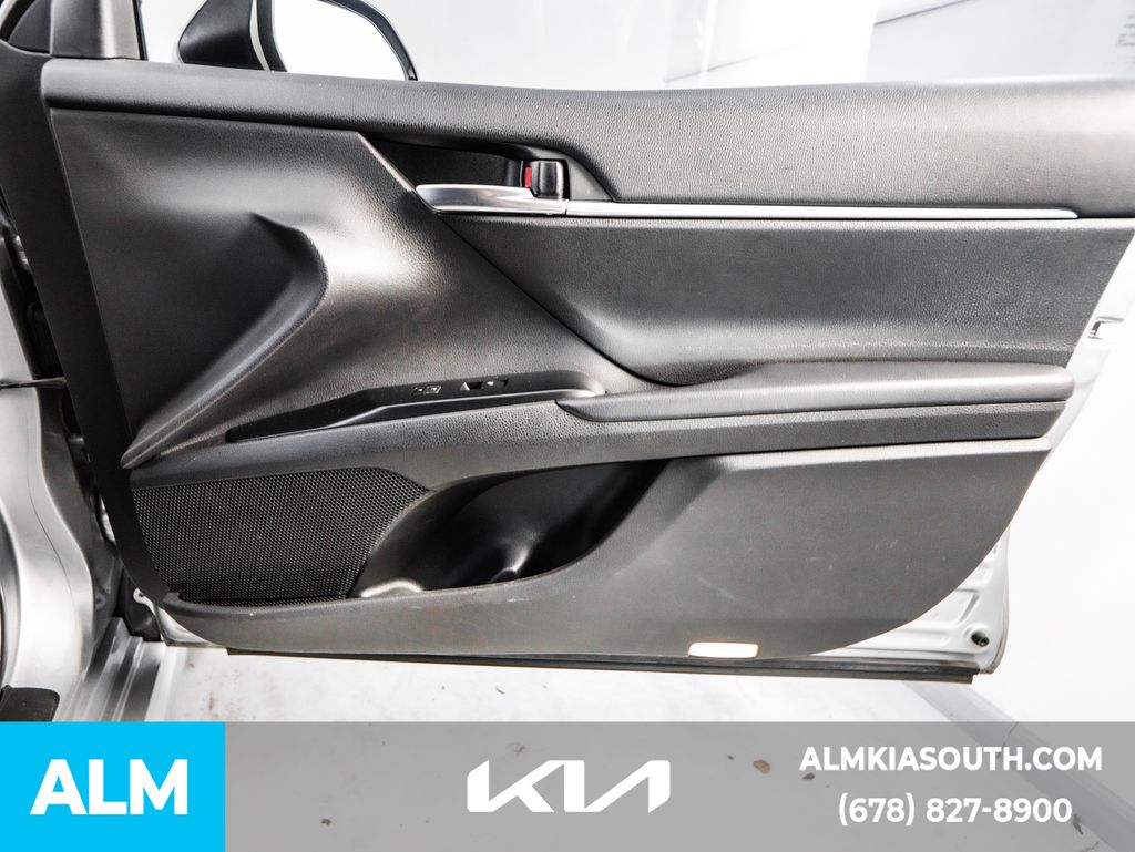 2018 Toyota Camry LE photo 36