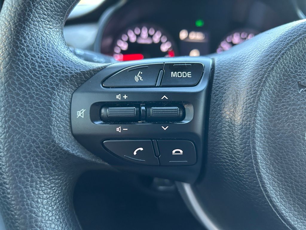 Thumbnail: 2021 Kia Rio - 19