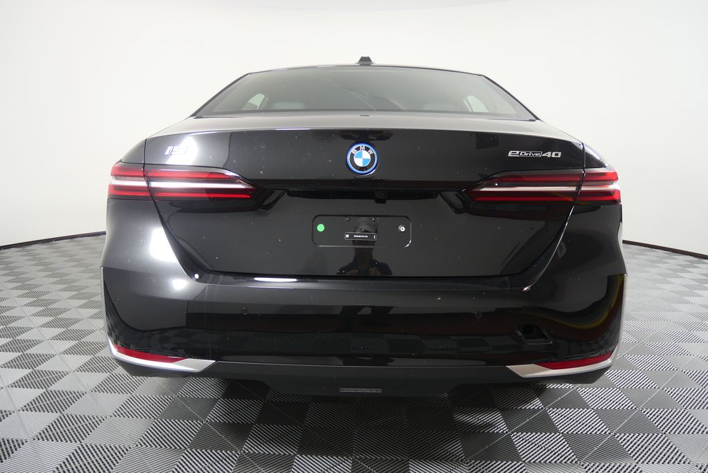 Thumbnail: 2026 BMW i5 - 4
