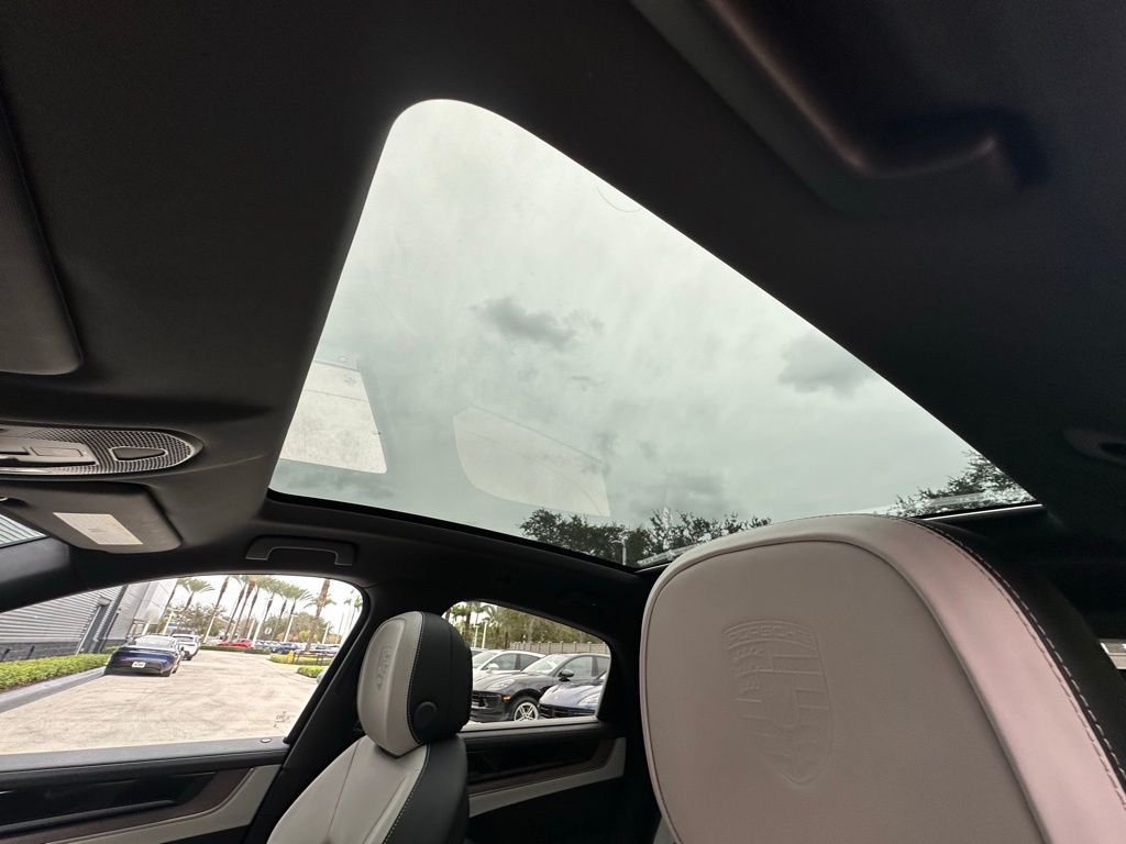 Thumbnail: 2025 Porsche  - 25