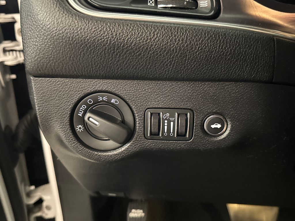 Used 2016 White Dodge SXT image 18