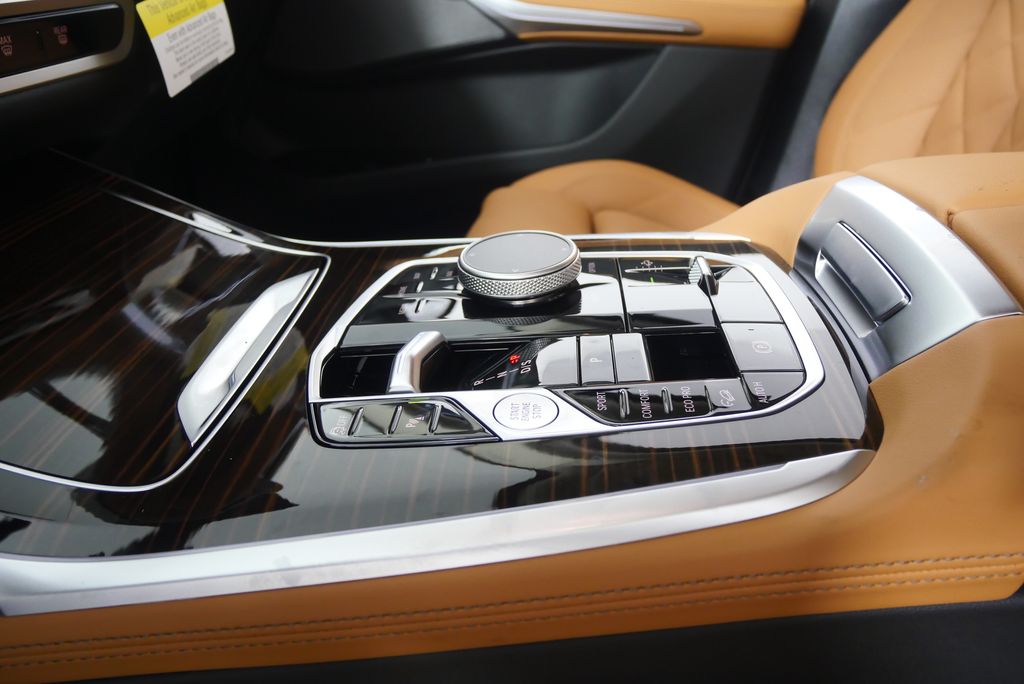 Thumbnail: 2026 BMW X7 - 23