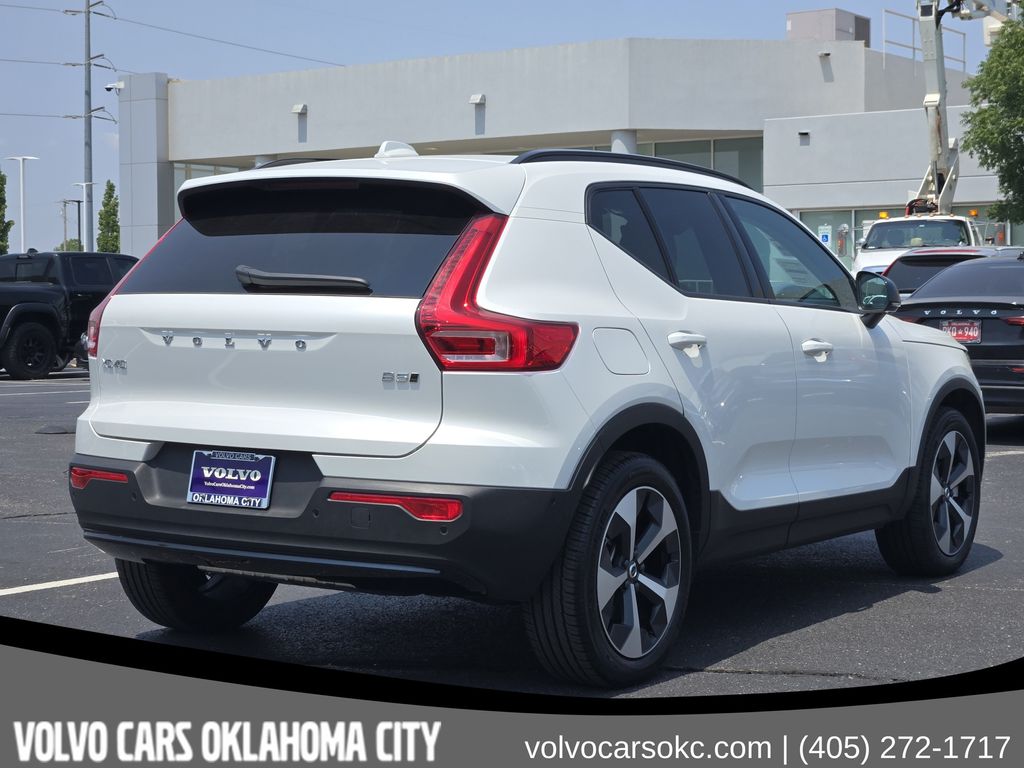 2026 Volvo XC40 Plus - Photo 8