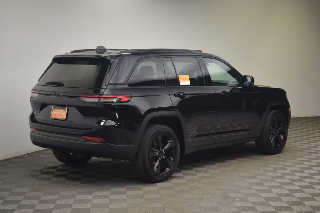 used 2024 Jeep Grand Cherokee car, priced at $32,000