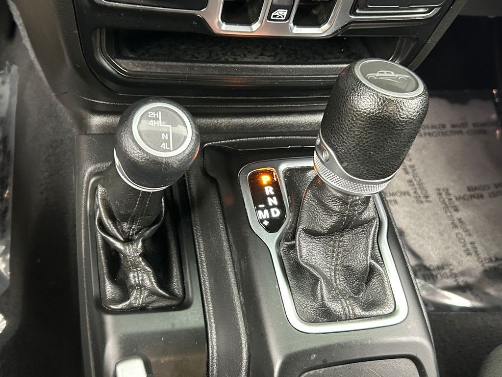 Used 2022 Granite Crystal Metallic Clearcoat Jeep Sport image 18