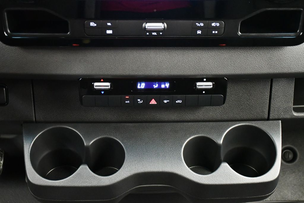 Thumbnail: 2025 Mercedes-Benz Sprinter - 17