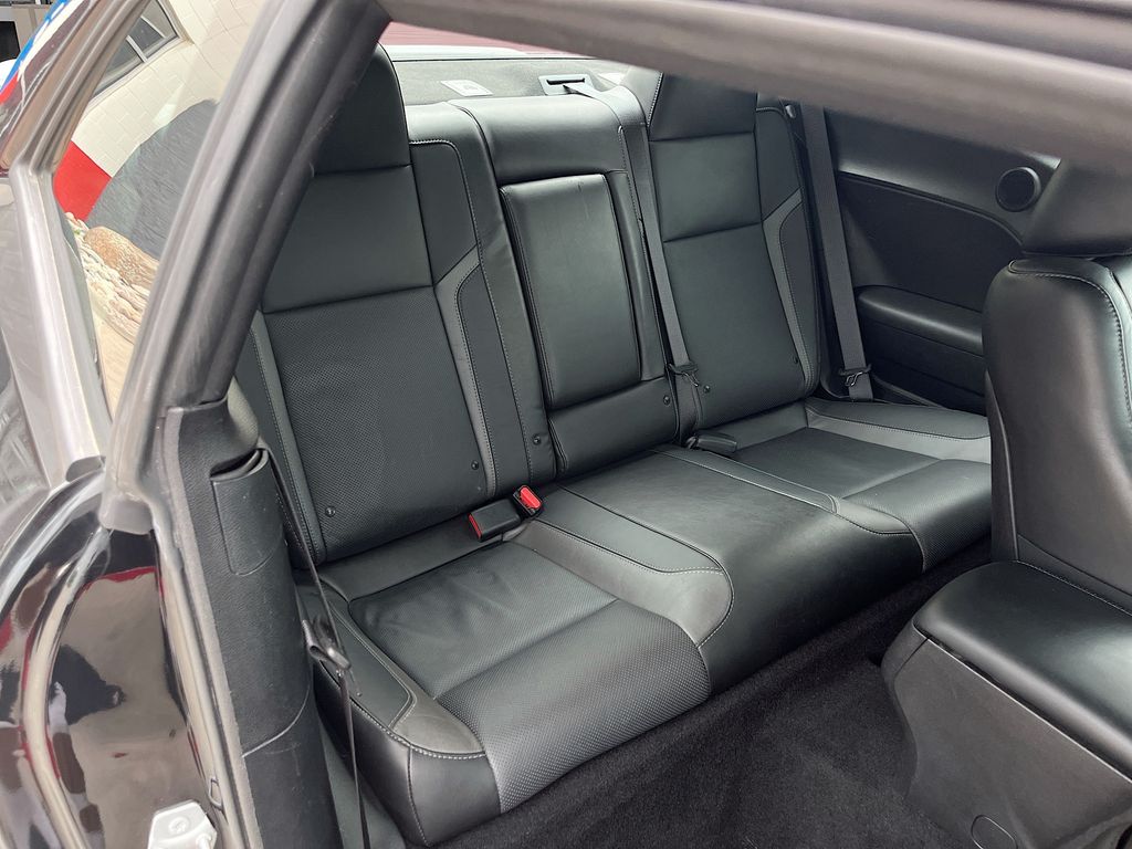 Used 2022 Black Dodge SXT image 28