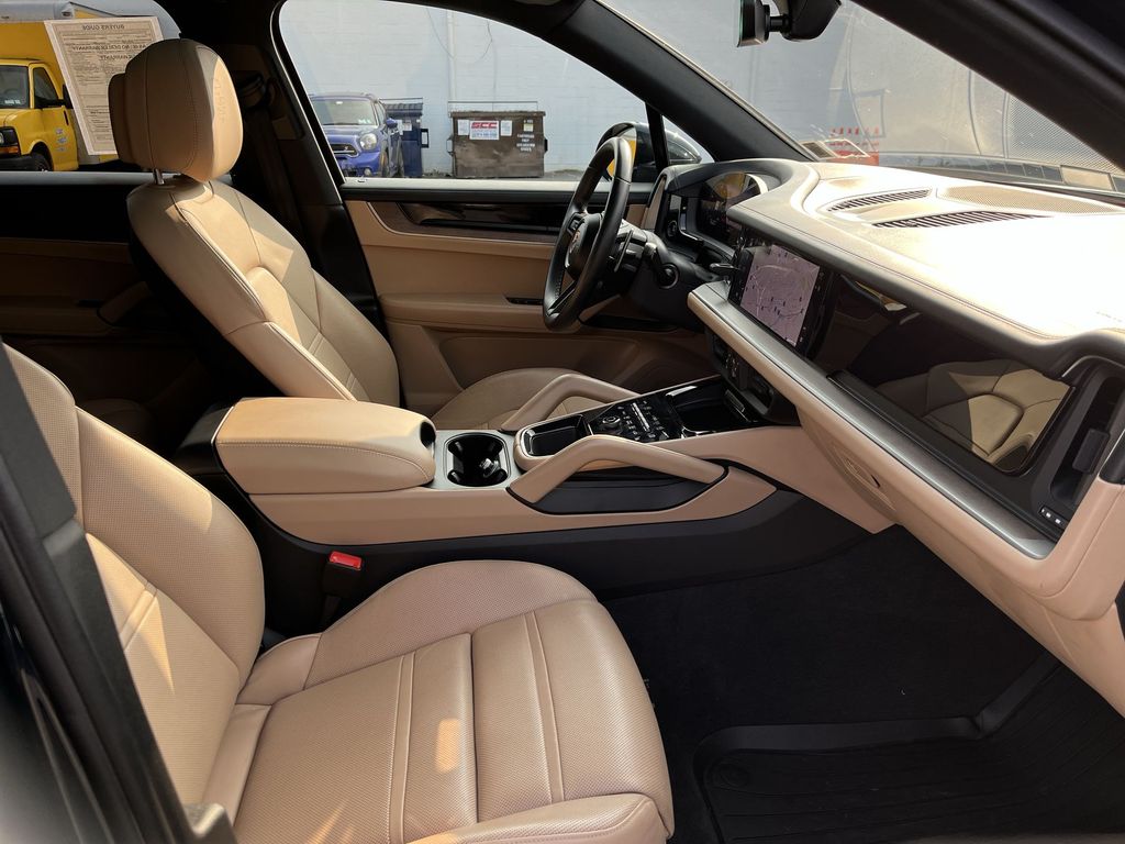 Thumbnail: 2024 Porsche Cayenne - 25