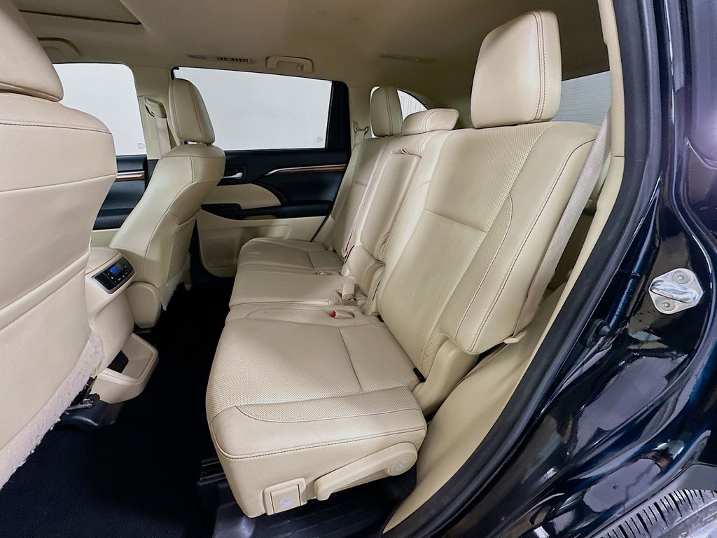 Thumbnail: 2017 Toyota Highlander - 25