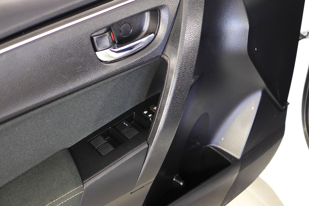 Thumbnail: 2018 Toyota Corolla - 12