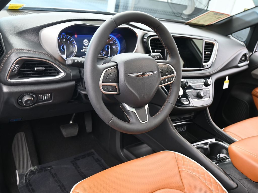 Used 2024 Bright White Clearcoat Chrysler Pinnacle image 14