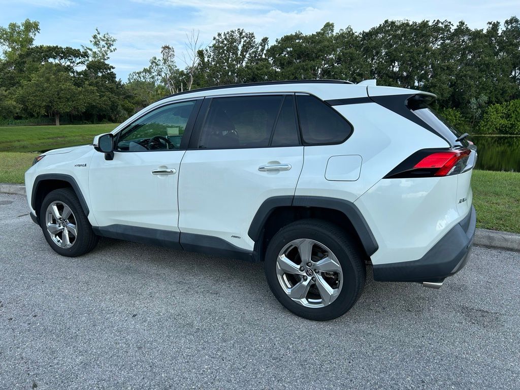 Thumbnail: 2021 Toyota RAV4 - 3