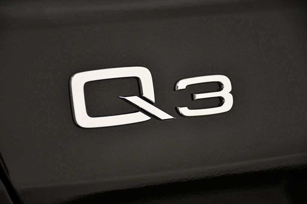 Thumbnail: 2025 Audi Q3 - 9