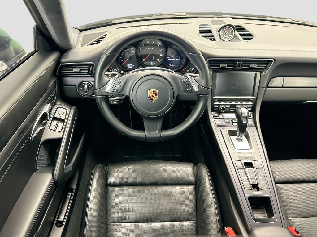 Thumbnail: 2016 Porsche 911 - 13