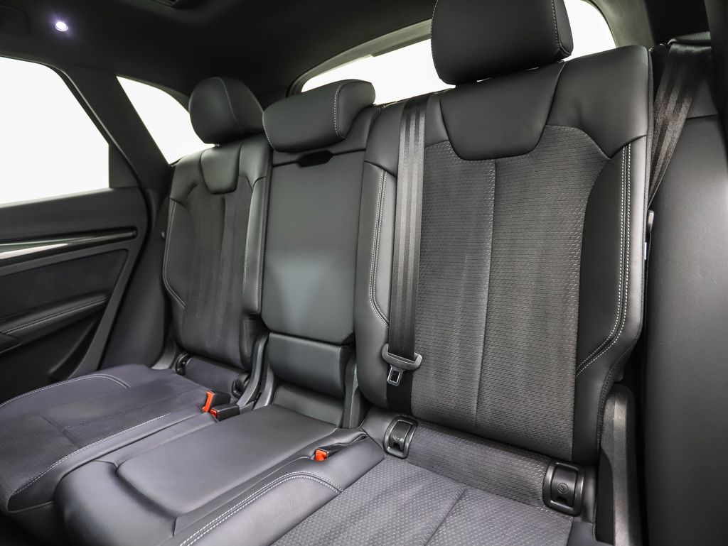 Thumbnail: 2022 Audi SQ5 - 22