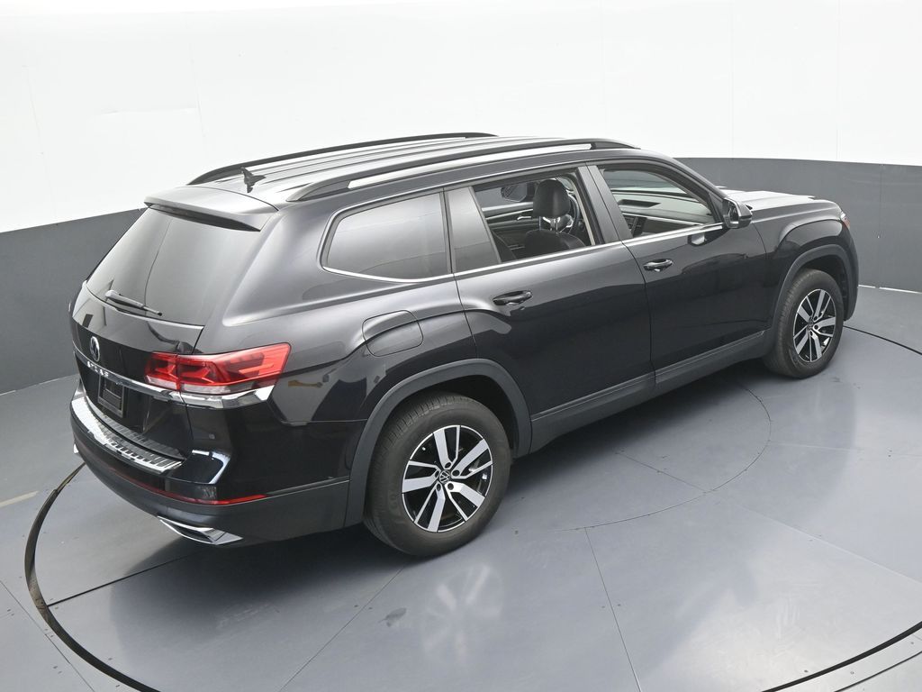 Used 2022 Deep Black Volkswagen 2.0T SE image 52