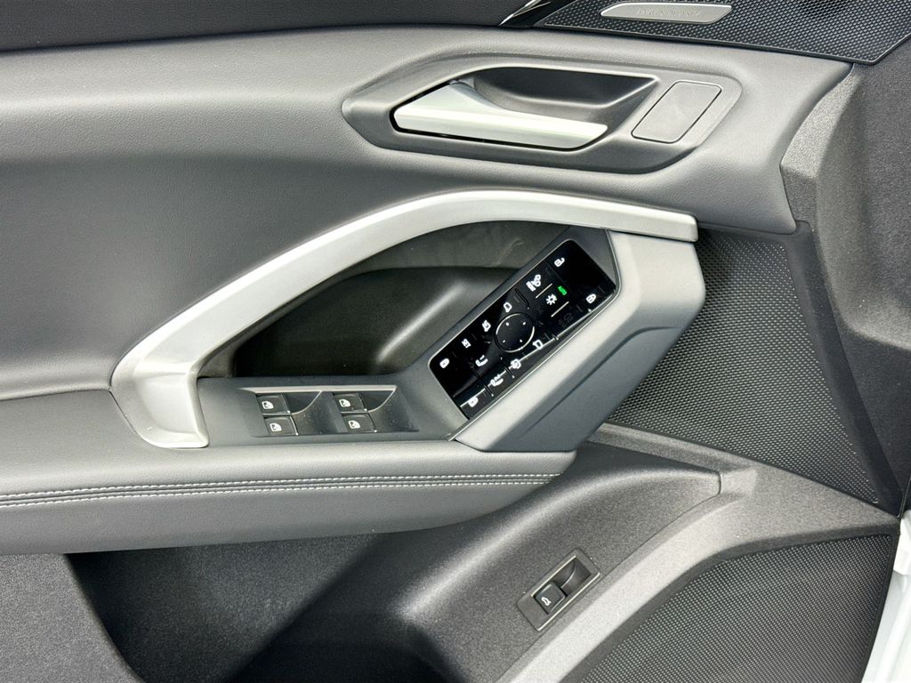 Thumbnail: 2025 Audi Q5 - 23