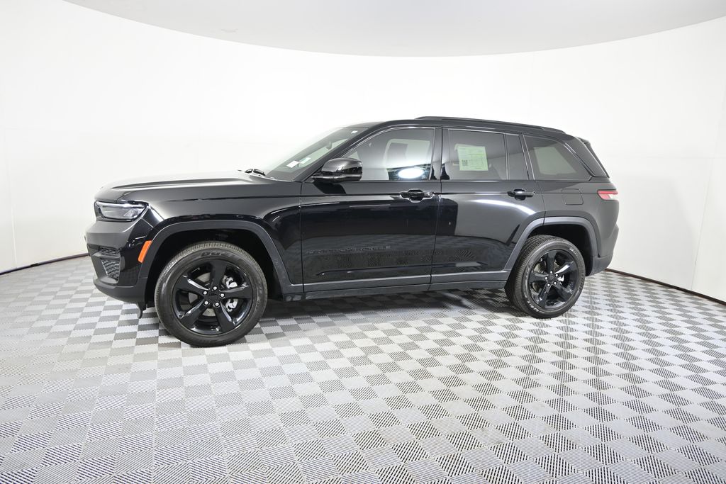Used 2025 Jeep Grand Cherokee Altitude with VIN 1C4RJHAGXSC265203 for sale in Forest Lake, Minnesota