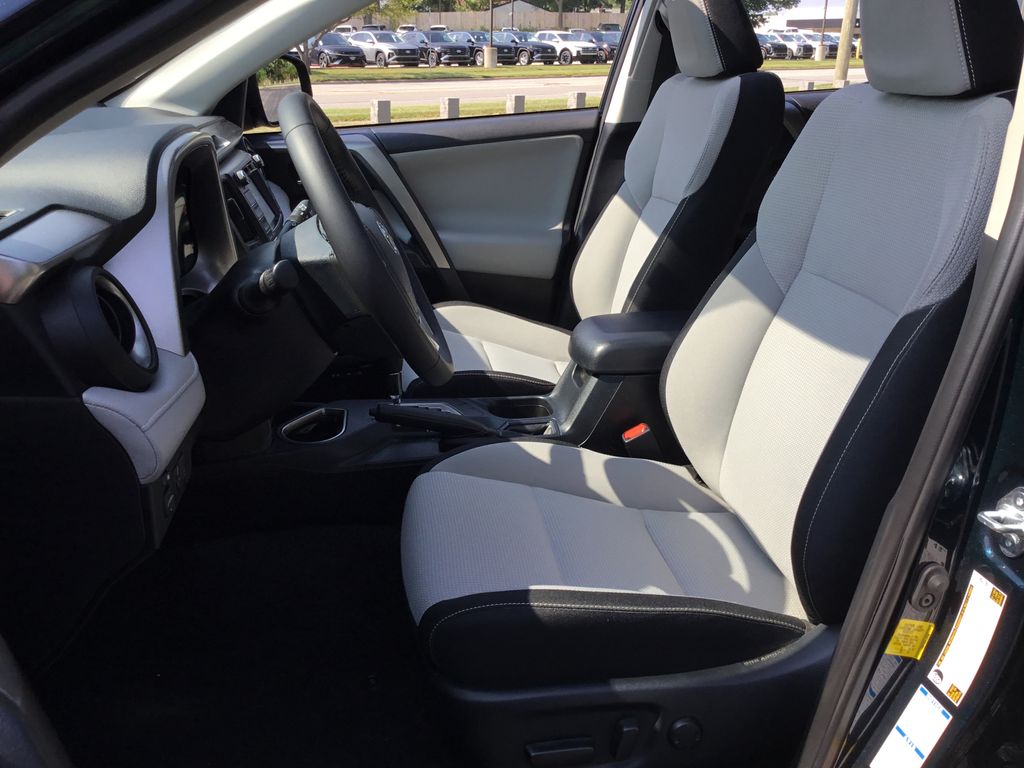 Thumbnail: 2018 Toyota RAV4 - 7