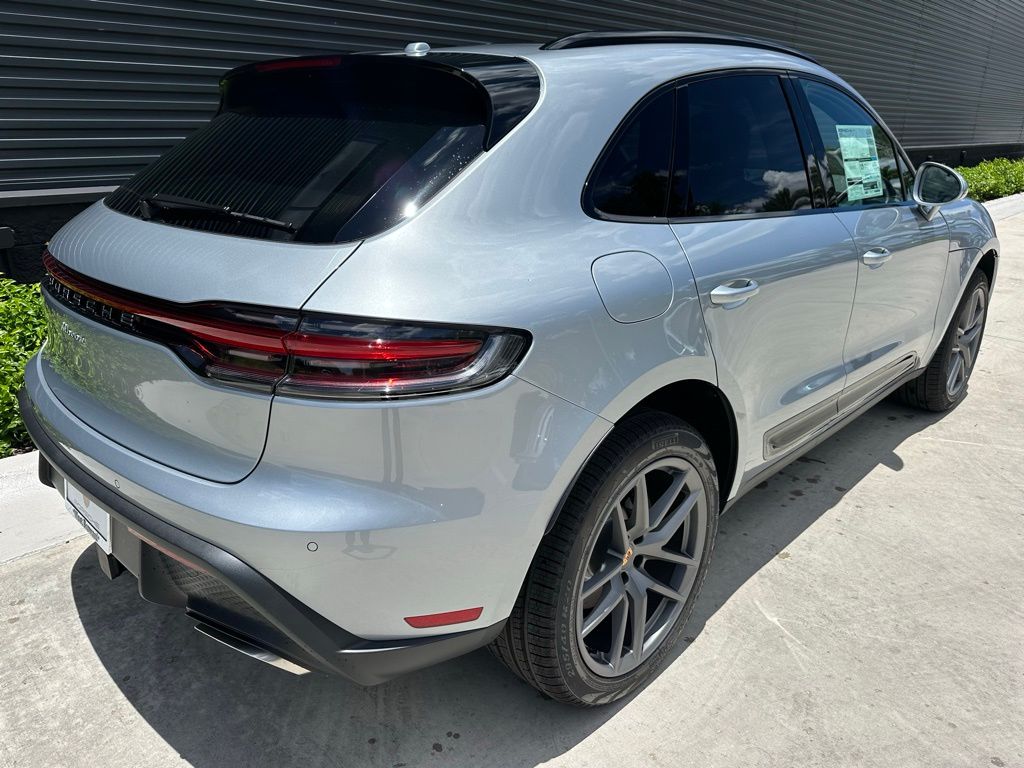 Thumbnail: 2025 Porsche Macan - 9