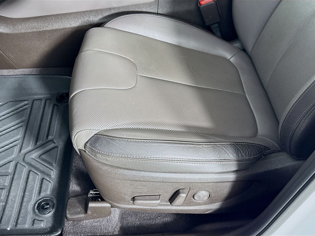 2020 Hyundai Santa Fe SEL 19