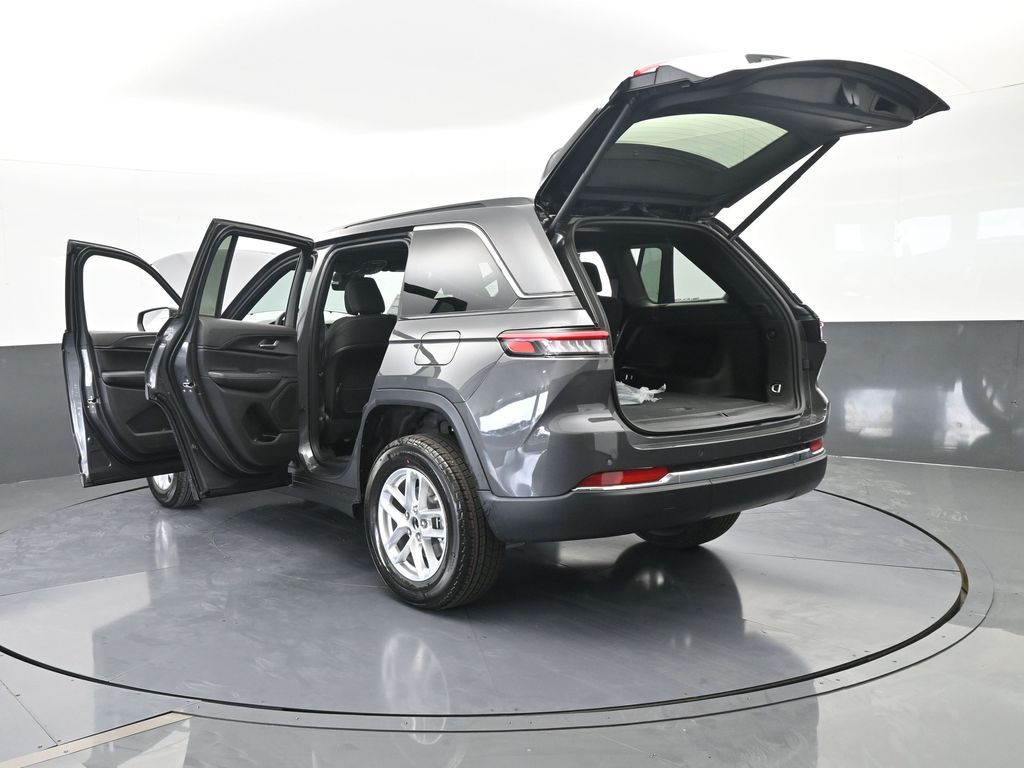 New 2026 Baltic Gray Metallic Clearcoat Jeep Laredo image 73