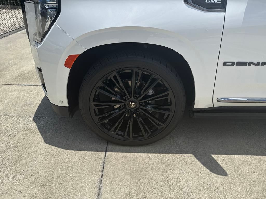 2023 GMC Yukon Denali photo