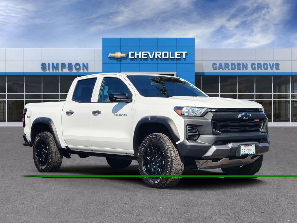 Summit White 2024 Chevrolet Colorado Pickup Truck Four-Wheel Drive 8-Speed Automatic
