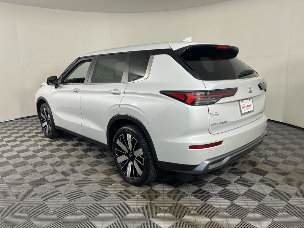 Thumbnail: 2025 Mitsubishi Outlander - 14