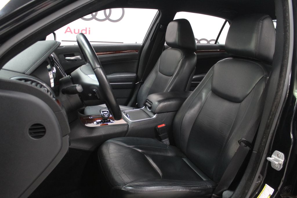 Thumbnail: 2013 Chrysler 300 - 11