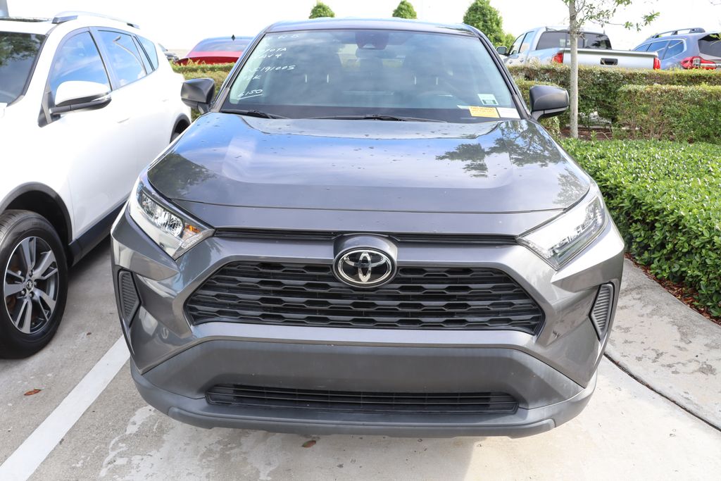 2022 Toyota RAV4 LE 5