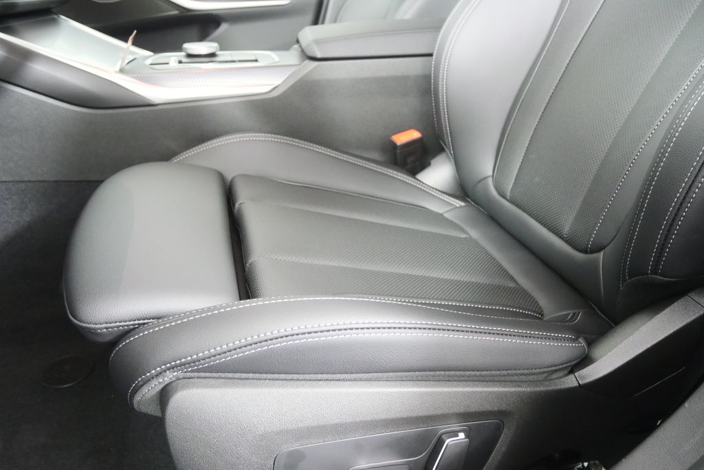 Thumbnail: 2026 BMW 3 Series - 9
