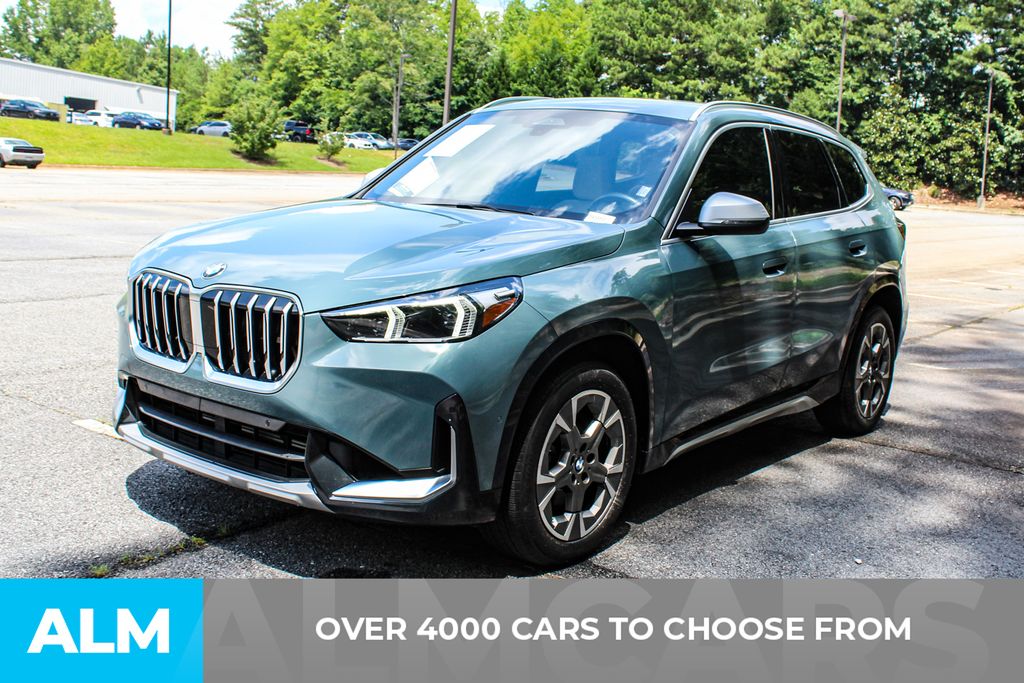 Used 2023 Green BMW xDrive28i image 3
