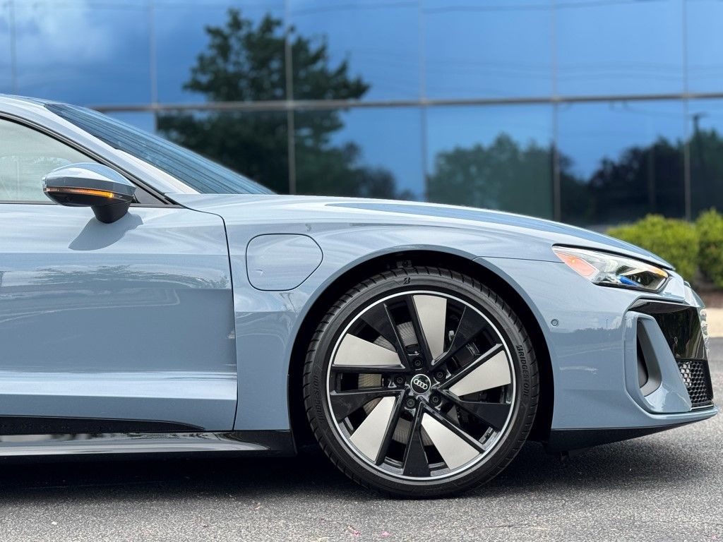Thumbnail: 2025 Audi e-tron GT - 9