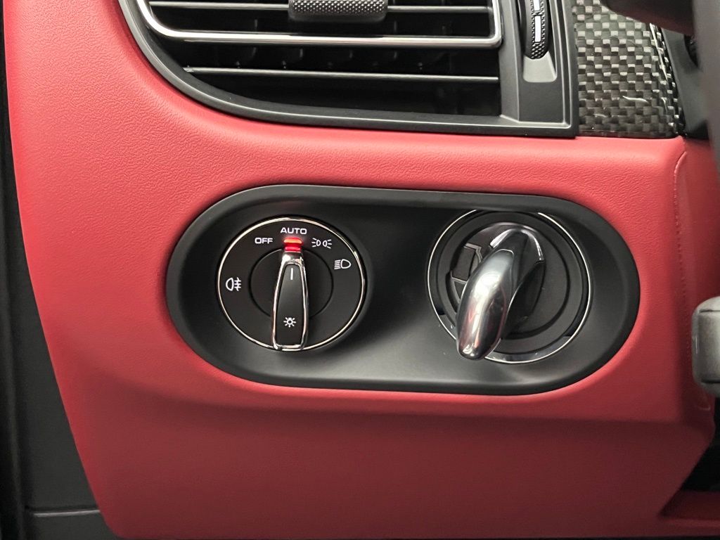 Thumbnail: 2026 Porsche Macan - 24