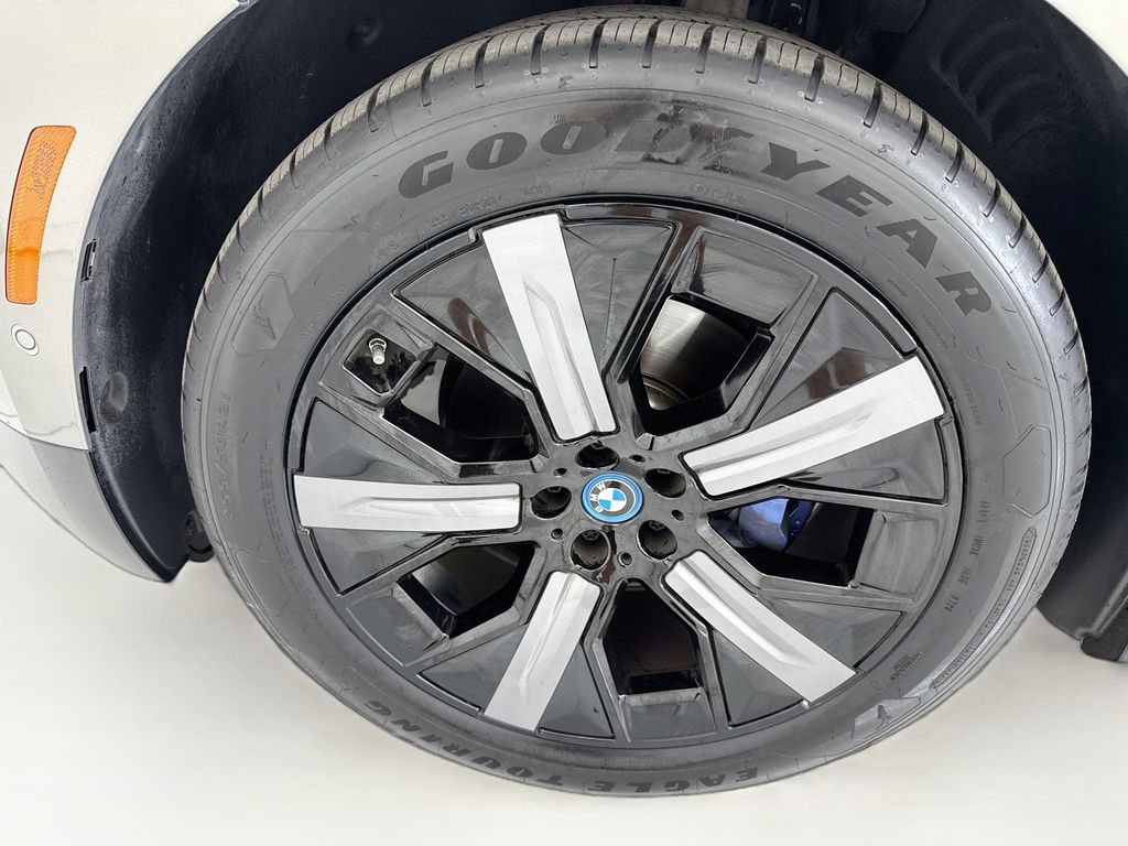 Certified Used 2025 Gray BMW xDrive50 image 28
