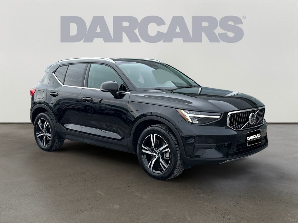 2025 Volvo XC40 B5 Core Bright Theme AWD