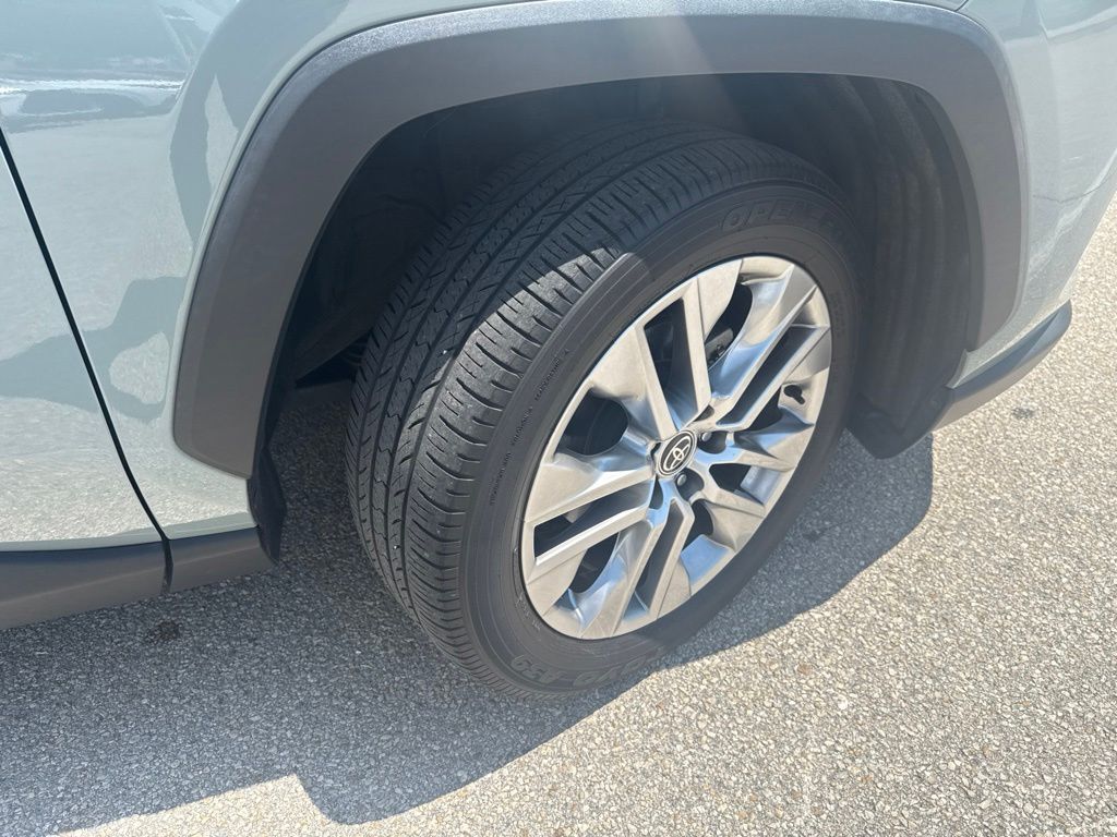 Used 2022 Gray Toyota XLE Premium image 13
