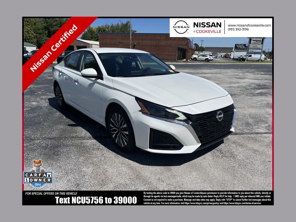 Pearl White 2023 Nissan Altima Sedan Front-Wheel Drive Continuously Variable Transmission
