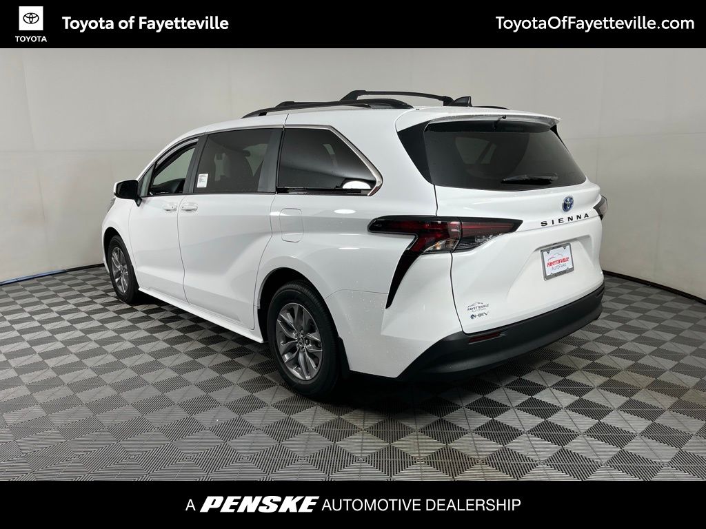 2025 Toyota Sienna LE 15