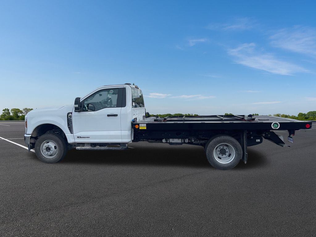 New 2024 Ford Super Duty F-350 Chassis Regular Cab (DRW) 169" Wheelbase XL