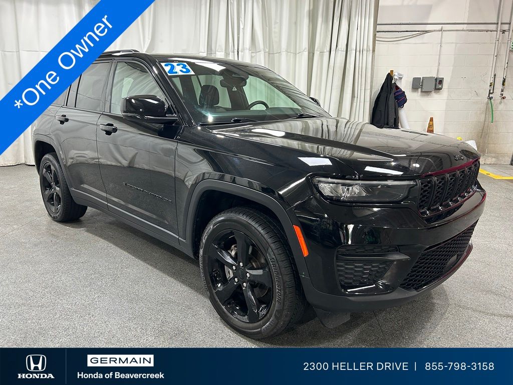 Diamond Black Crystal Pearlcoat 2023 Jeep Grand Cherokee SUV / Crossover Four-Wheel Drive 8-Speed Automatic