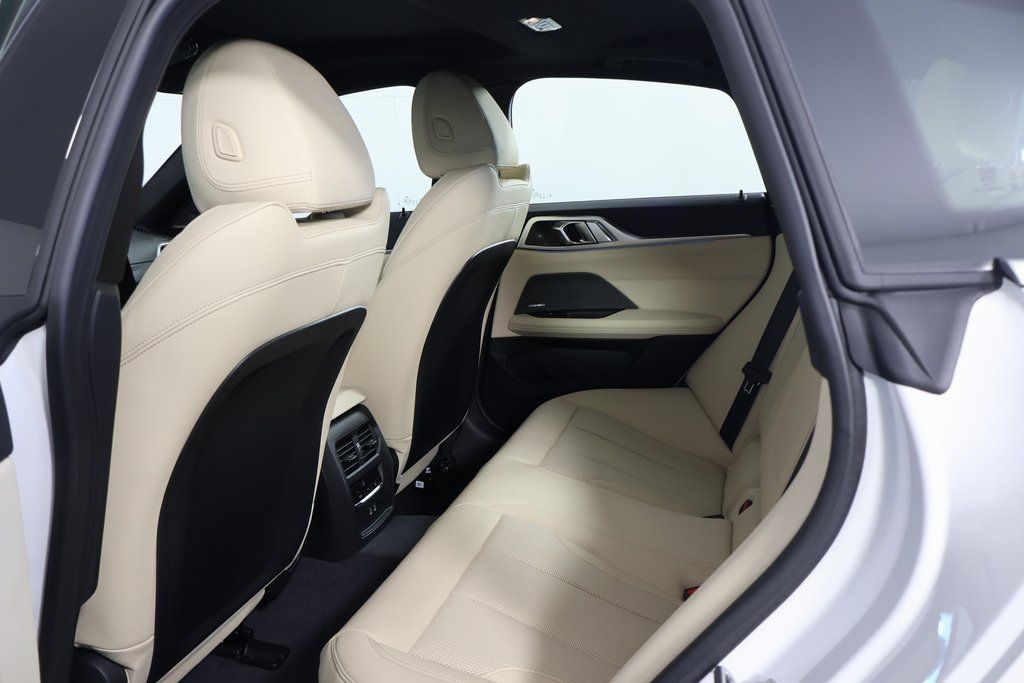 Thumbnail: 2026 BMW i4 - 6