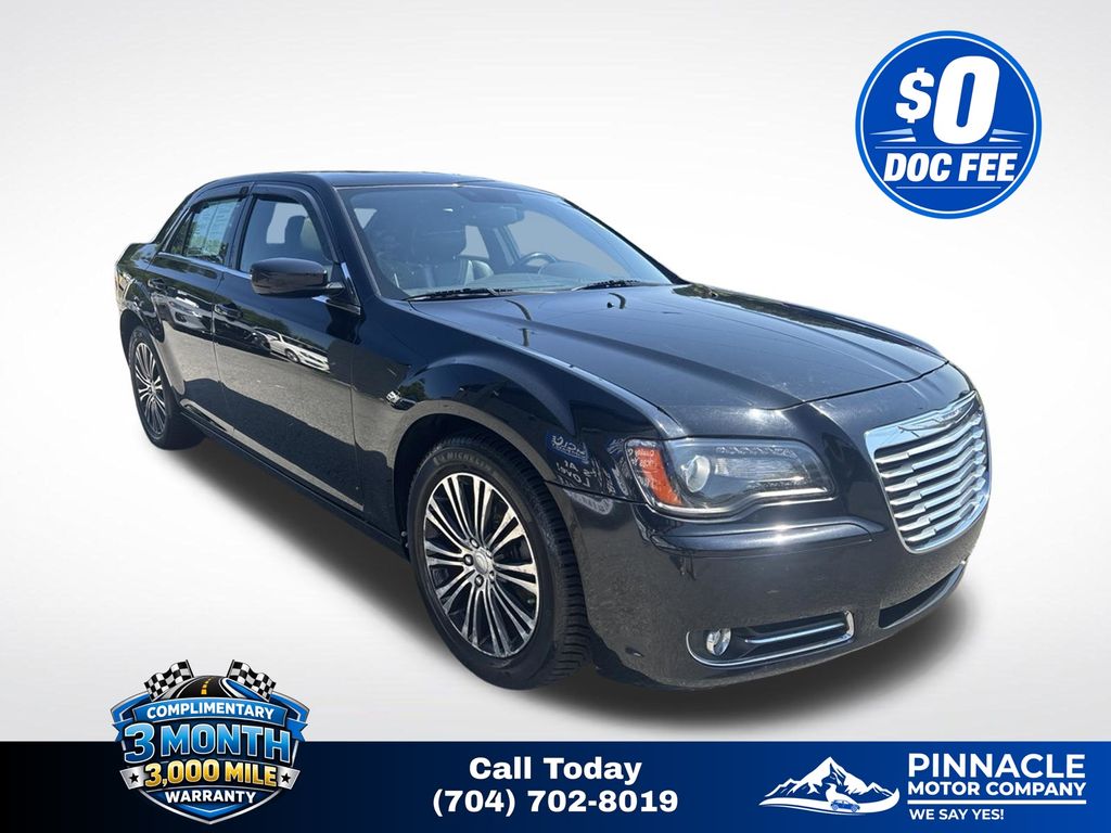 2013 Chrysler 300 Negro (Black Clearcoat) Sedán Tracción en las cuatro ruedas 8 velocidades Automática