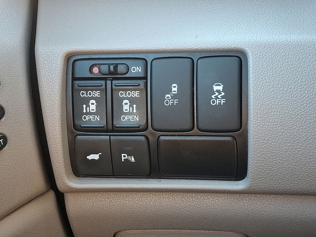 Thumbnail: 2012 Honda Odyssey - 28