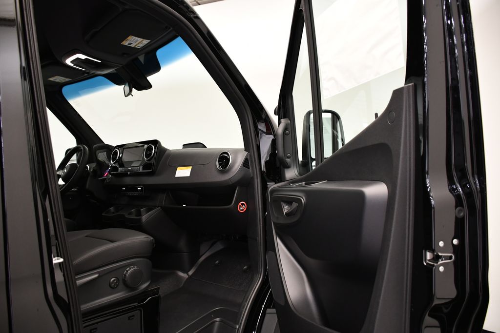 Thumbnail: 2025 Mercedes-Benz Sprinter - 28