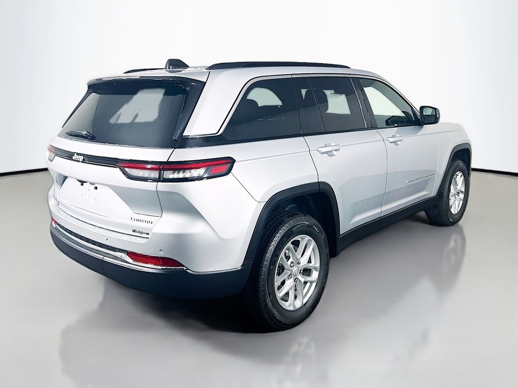New 2025 Silver Jeep Laredo X image 7