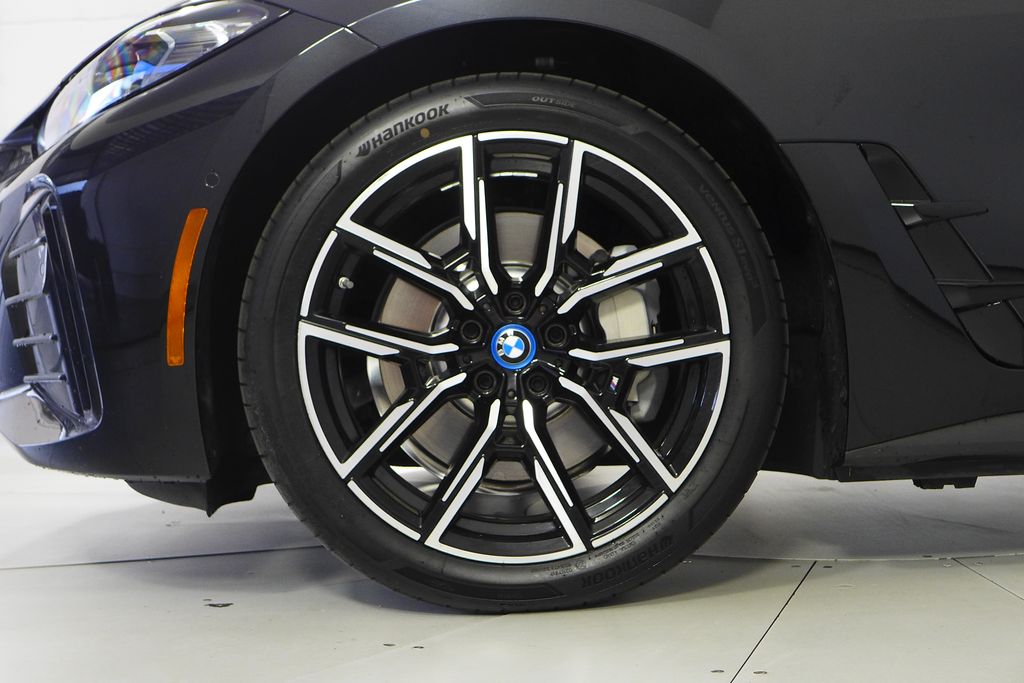 Thumbnail: 2023 BMW i4 - 5