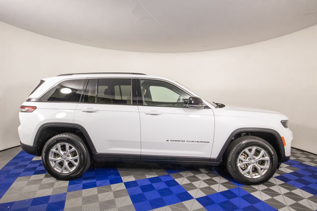View vehicle photo 4